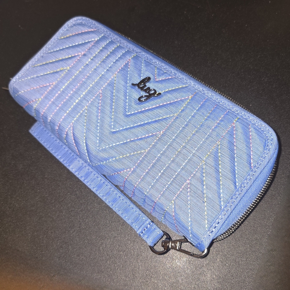 Lug Straddle Wristlet Wallet